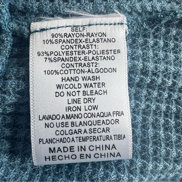 Listicle Women’s NWT Crochet Blue Trapeze Top Size Large Halter Neck Swing Top - Picture 4 of 6